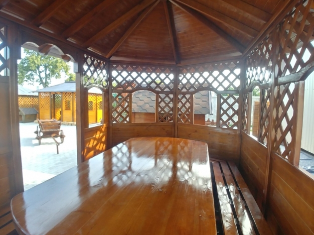 Oval Arbor (0033)