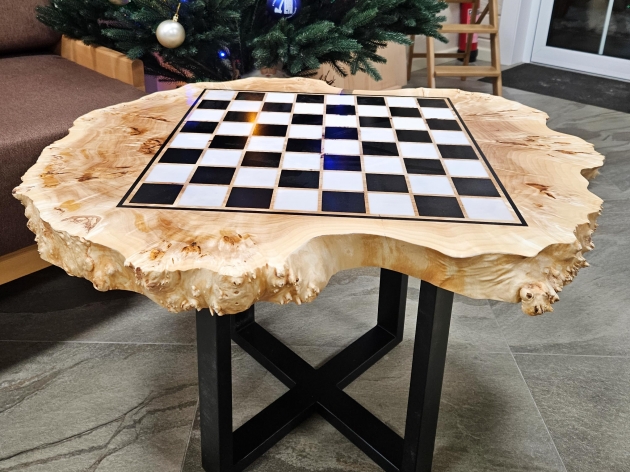 COFFEE TABLE CHESS