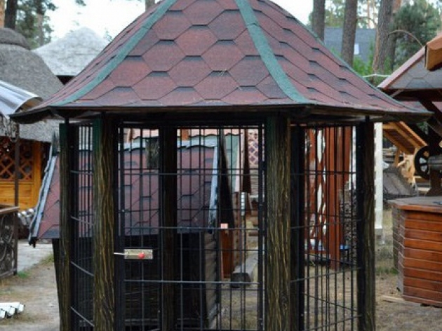 Round Aviary (0183)